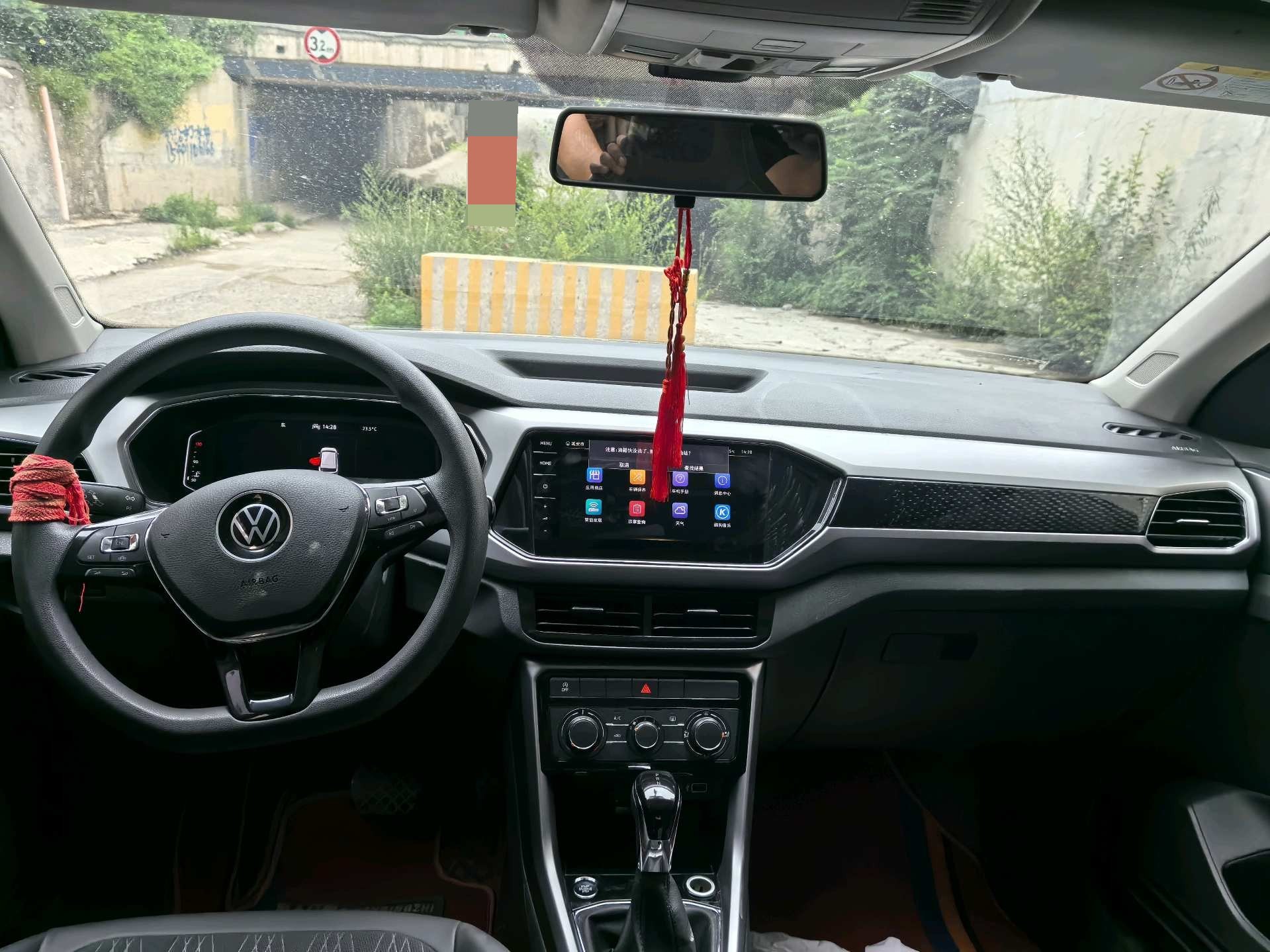Volkswagen T-Cross 2022 immagine di auto #5