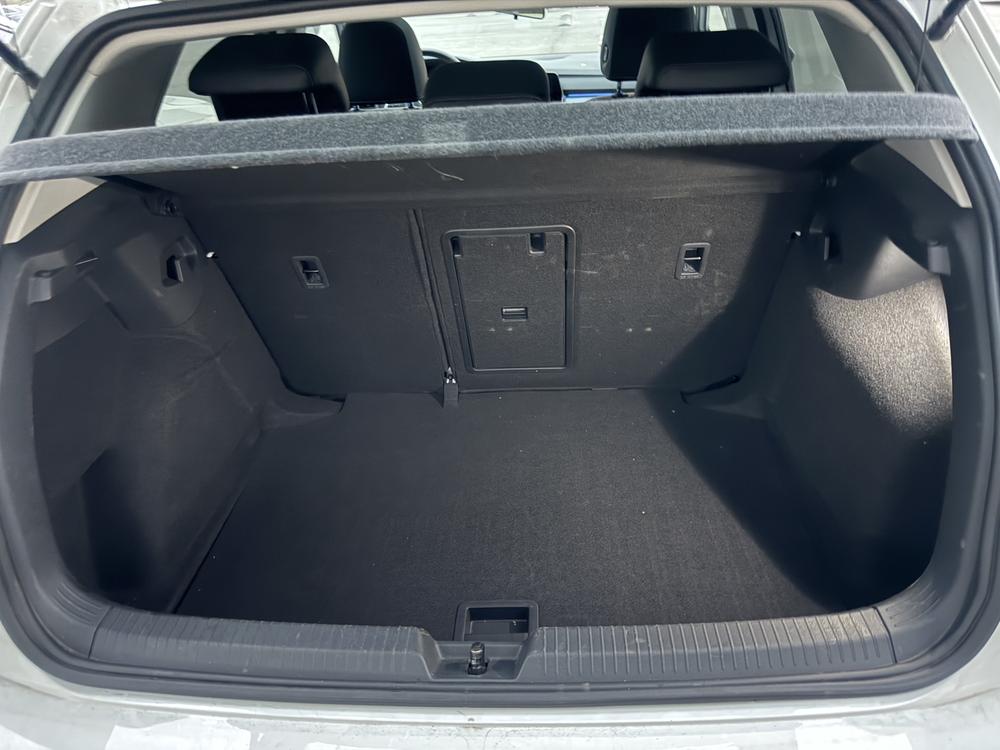 Volkswagen Golf 2023 car image #10