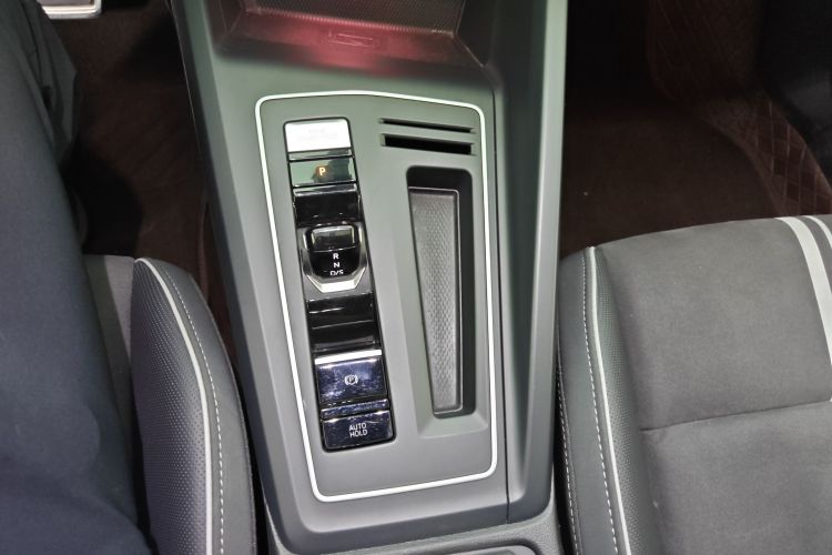 Volkswagen Golf 2023 صورة سيارة #17