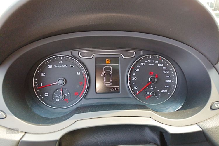 Audi Q3 2016 car image #13