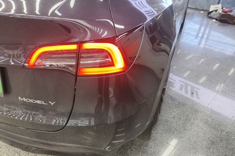 Tesla Model Y 2024 #8 Tesla Model Y 2024 car image #8