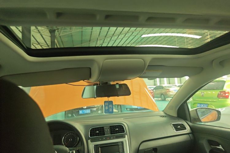 Volkswagen Polo 2017 car image #18