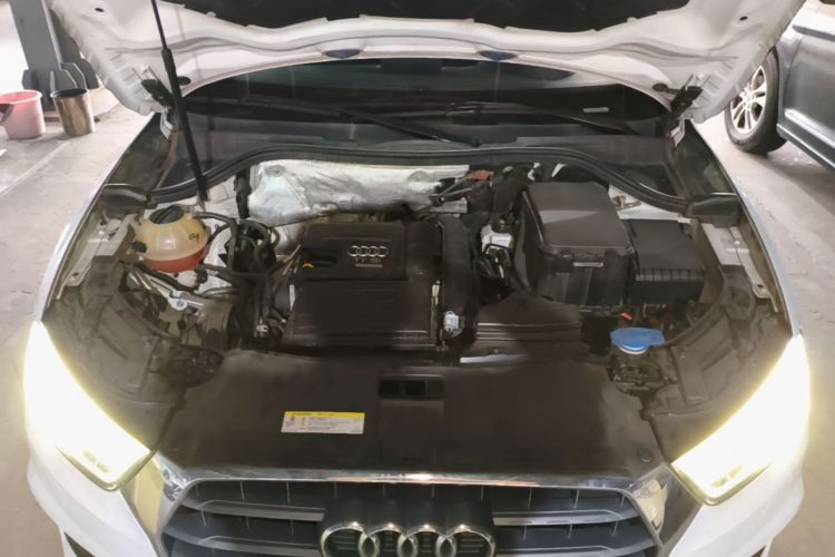 Audi Q3 2018 car image #20