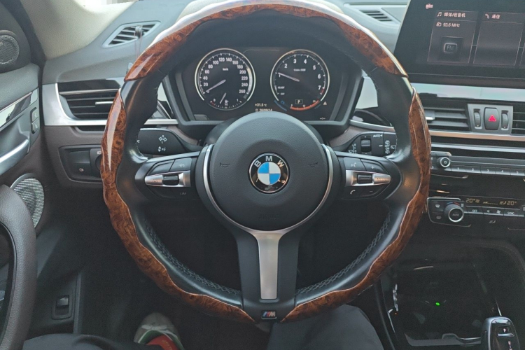 BMW X1 2021 car image #11