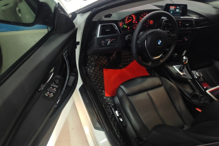 BMW 3 Series GT 2019 immagine di auto #16