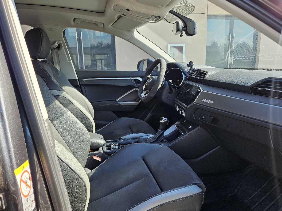 Audi Q3 2022 car image #5