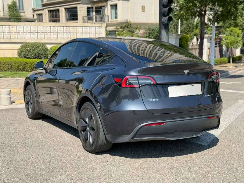 Tesla Model Y 2024 #4 Tesla Model Y 2024 image de voiture #4