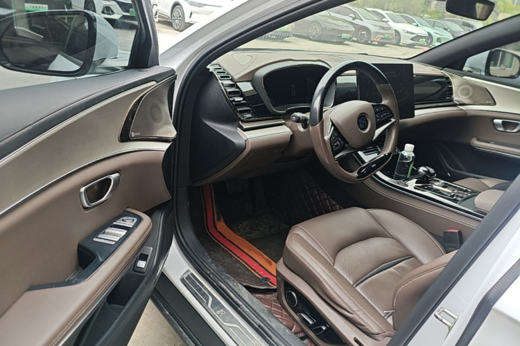BYD Han 2022 car image #16
