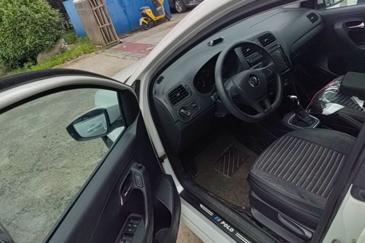 Volkswagen Polo 2018 car image #16
