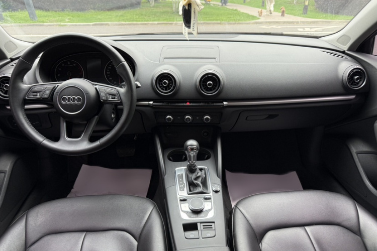 Audi A3 2018 car image #10