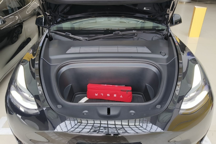 Tesla Model Y 2023 #20 Tesla Model Y 2023 car image #20