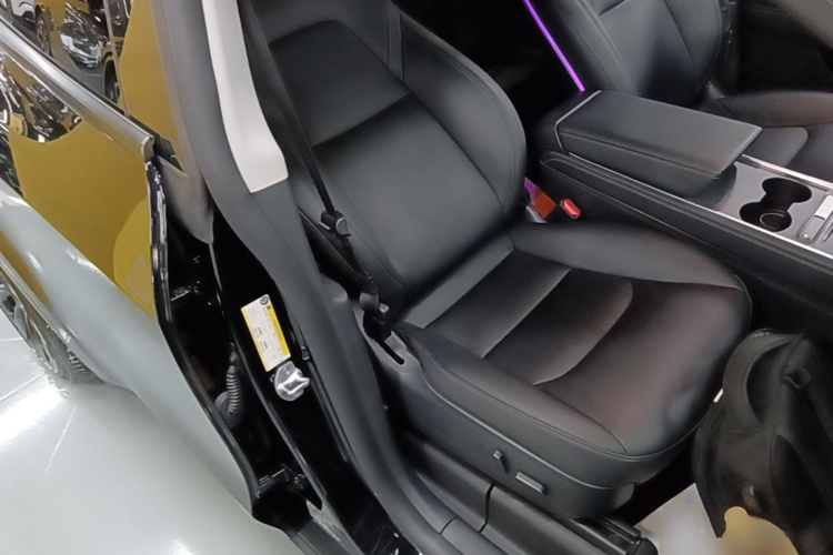 Tesla Model Y 2022 car image #24