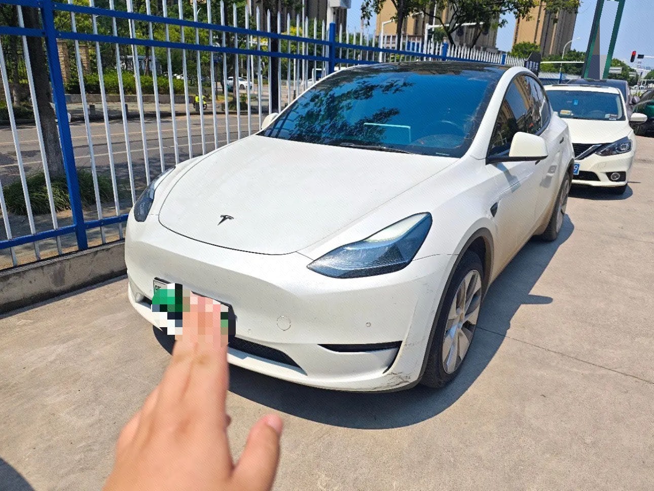 Tesla Model Y 2023 car image 