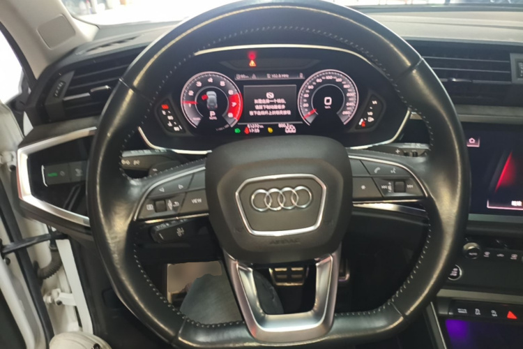 Audi Q3 2022 car image #11