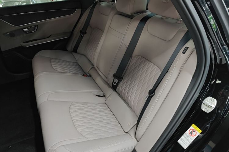 BYD Han 2024 car image #17