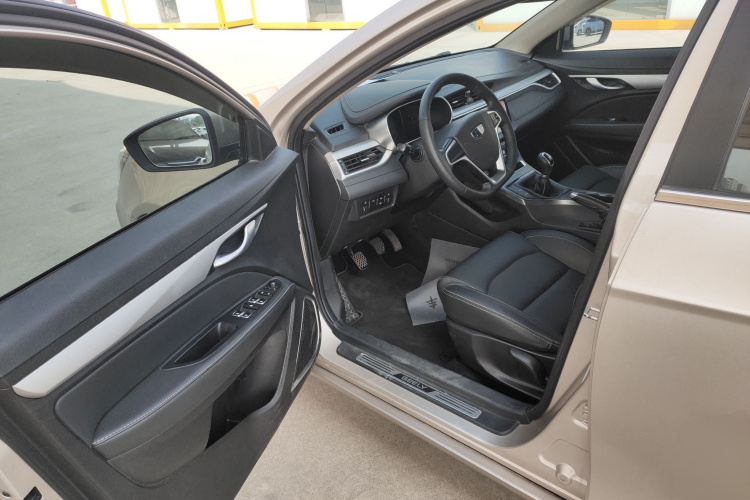 GEELY Emgrand 2018 car image #16