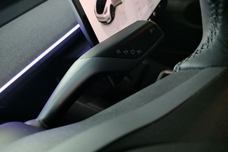 Tesla Model Y 2023 #14 Tesla Model Y 2023 car image #14