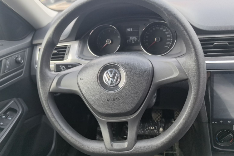 Volkswagen Bora 2017 car image #11