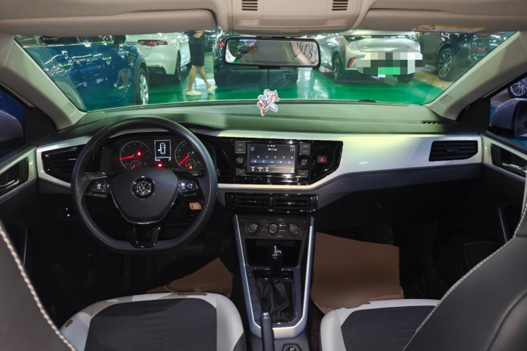 Volkswagen Polo 2021 car image #10