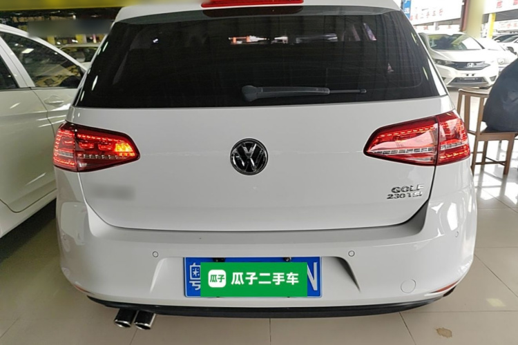 Volkswagen Golf 2017 car image #6