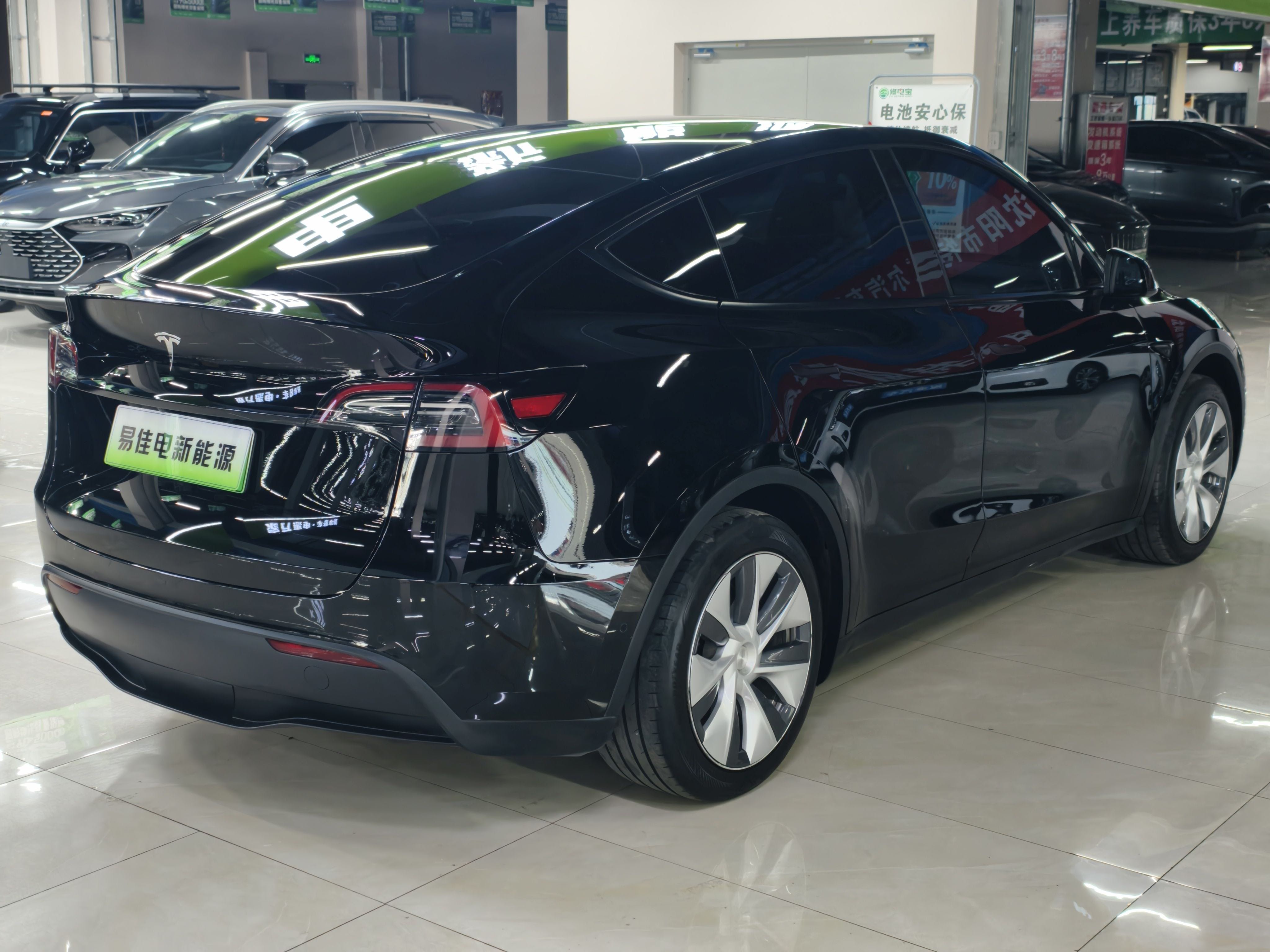 Tesla Model Y 2023 car image #9