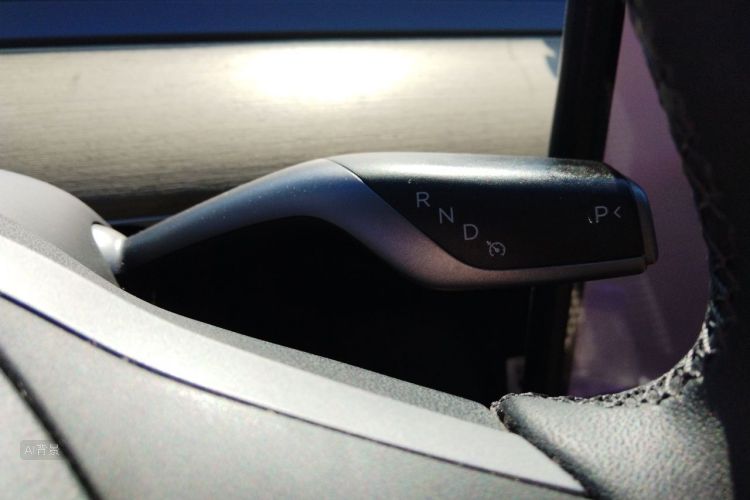 Tesla Model Y 2023 #16 Tesla Model Y 2023 car image #16