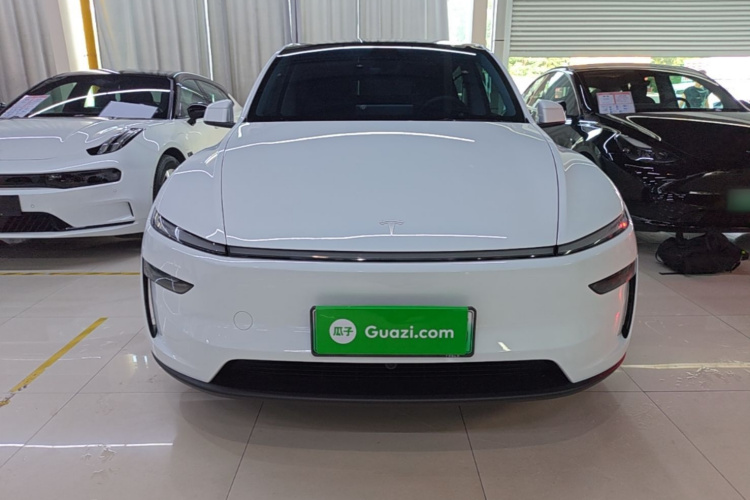 Tesla Model Y 2025 #3 Tesla Model Y 2025 car image #3