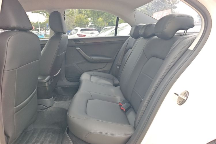 Volkswagen Santana 2018 car image #17