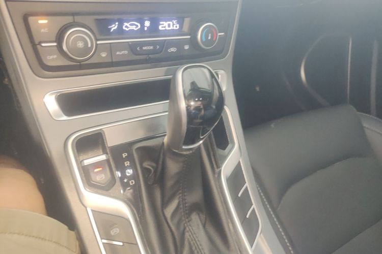 GEELY Emgrand 2021 #18 GEELY Emgrand 2021 car image #18