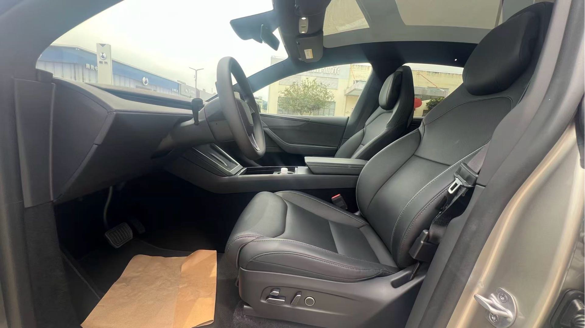 Tesla Model Y 2026 #6 Tesla Model Y 2026 car image #6