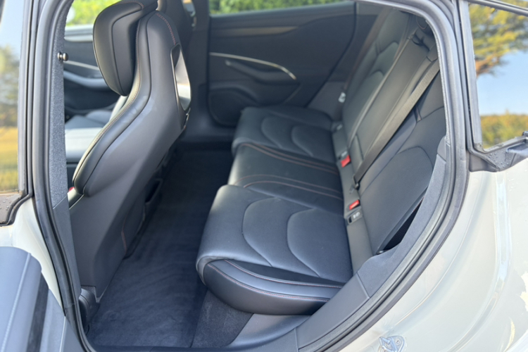 MI SU7 2025 car image #12