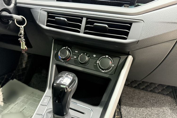 Volkswagen Polo 2021 car image #20