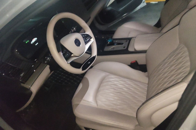 BYD Han 2024 #15 BYD Han 2024 car image #15