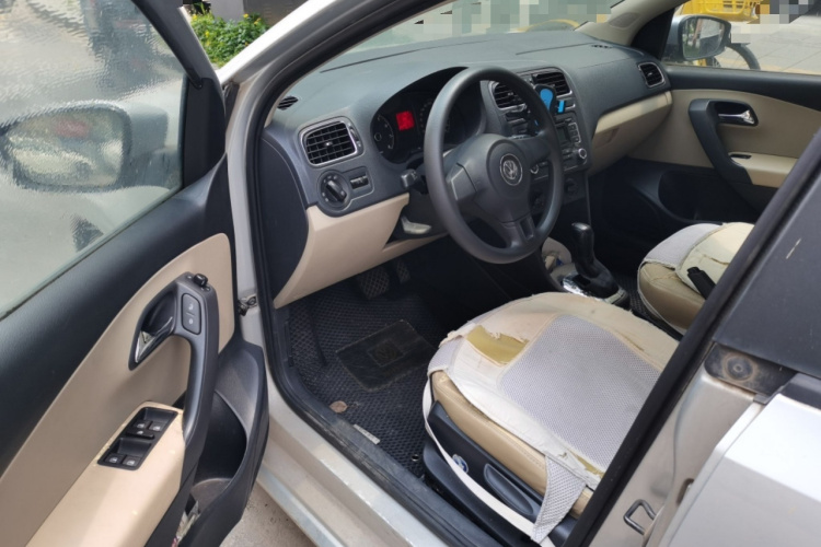 Volkswagen Polo 2011 imagem de carro #13