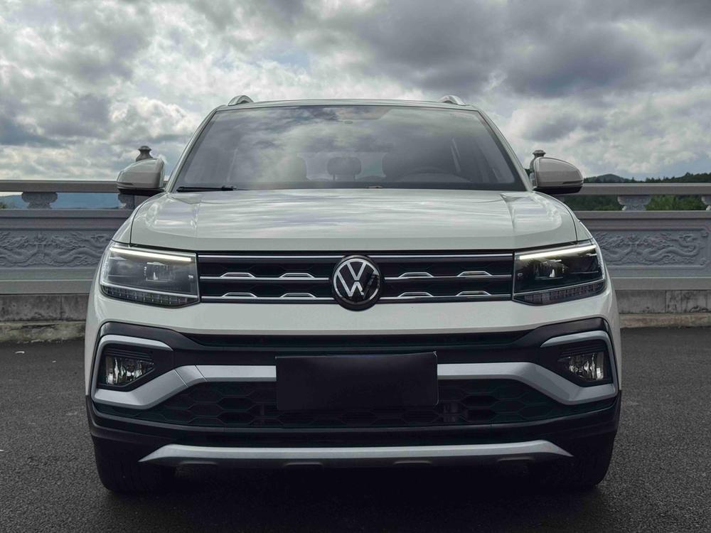 Volkswagen T-Cross 2021 car image #2