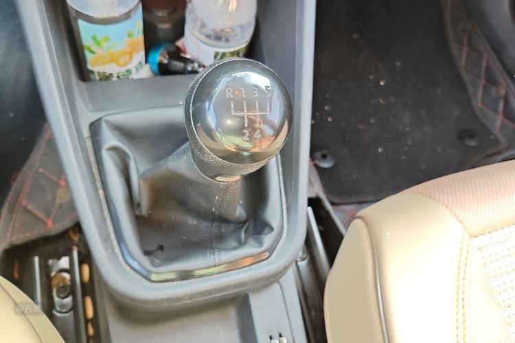 Volkswagen Santana 2017 صورة سيارة #16