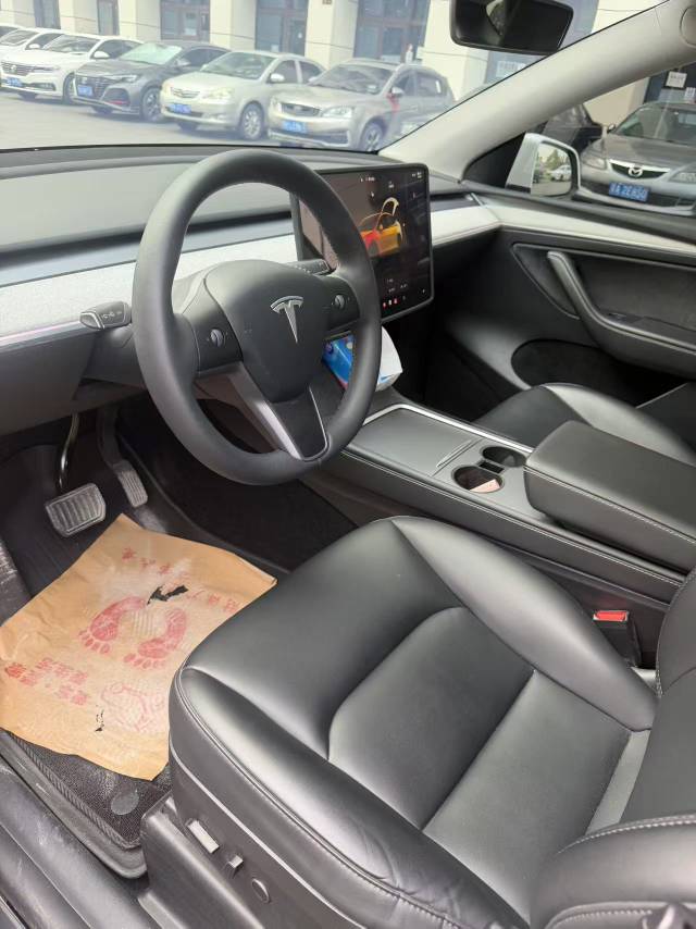 Tesla Model Y 2023 #5 Tesla Model Y 2023 car image #5