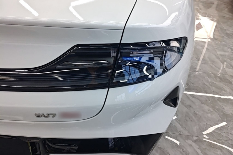 MI SU7 2025 immagine di auto #8