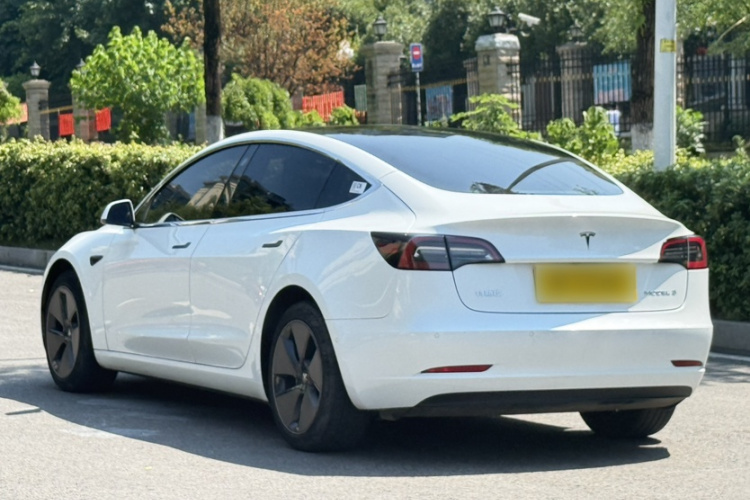 Tesla Model 3 2023 car image #5