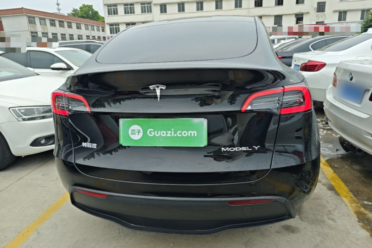 Tesla Model Y 2023 car image #6