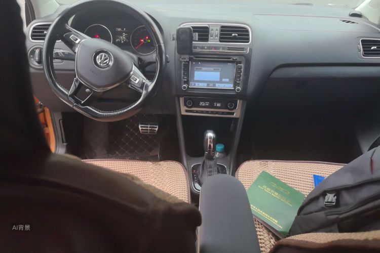Volkswagen Polo 2015 car image #11
