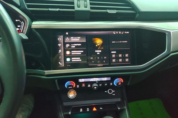 Audi Q3 2023 car image #17