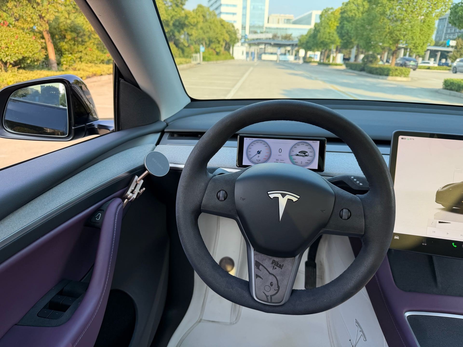 Tesla Model Y 2023 car image #13