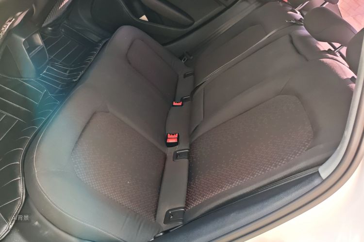Audi A3 2018 car image #19