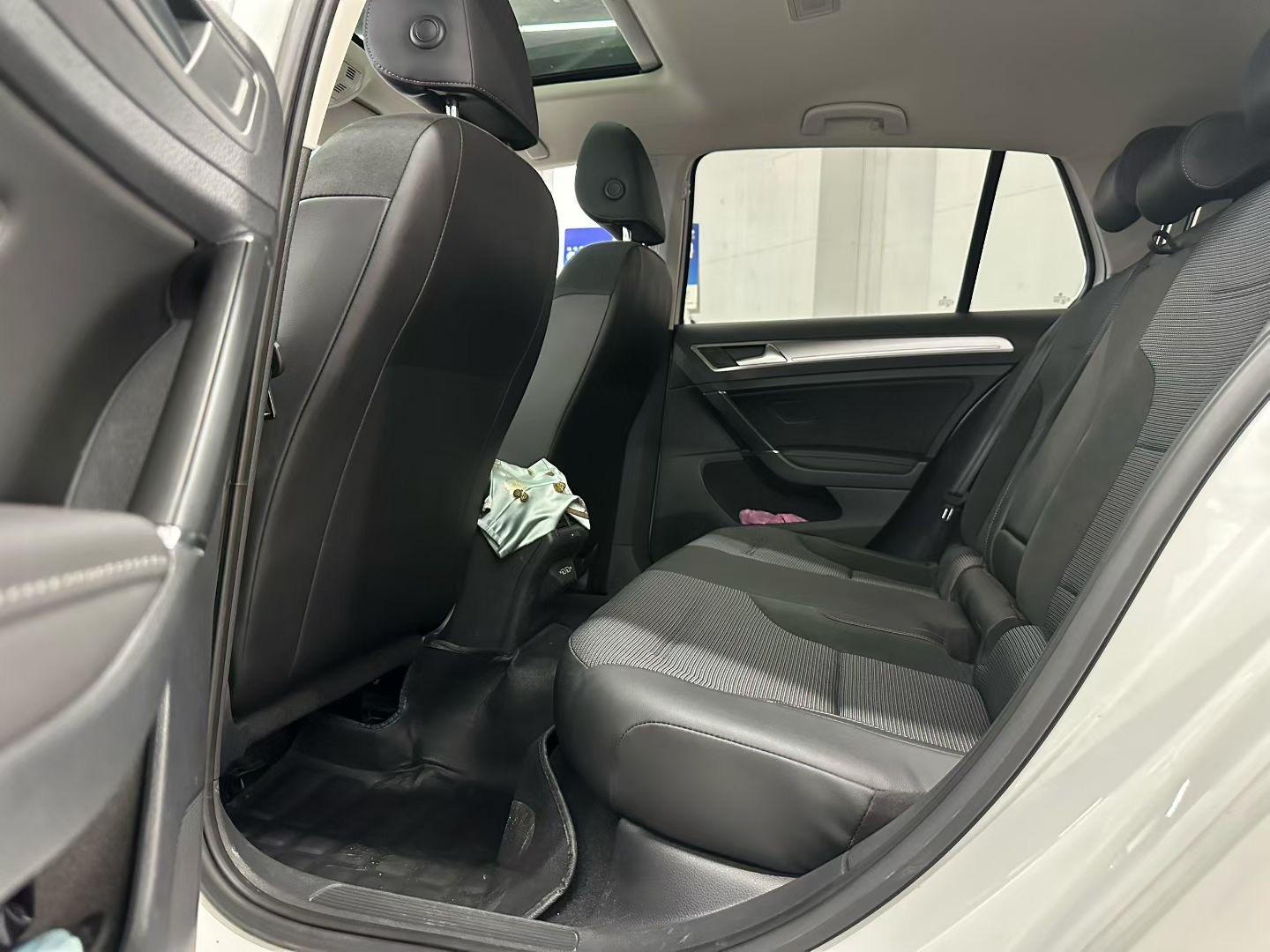 Volkswagen Golf 2019 car image #4