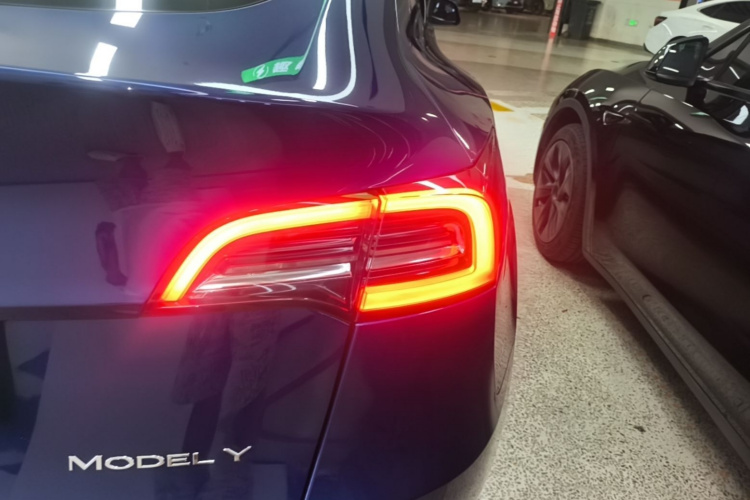 Tesla Model Y 2021 #3 Tesla Model Y 2021 immagine di auto #3