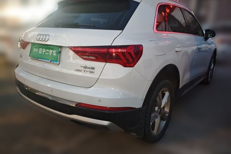 Audi Q3 2022 car image #5