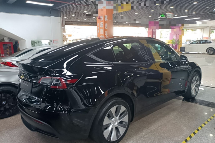 Tesla Model Y 2022 immagine di auto #5