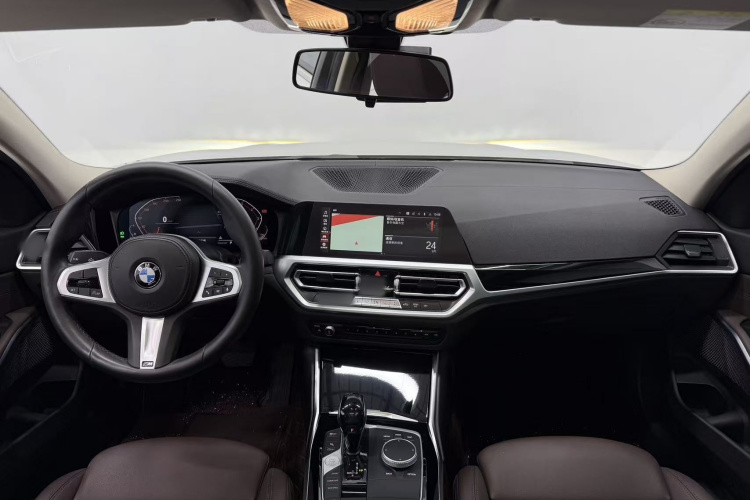BMW 3 Series 2020 car image #10