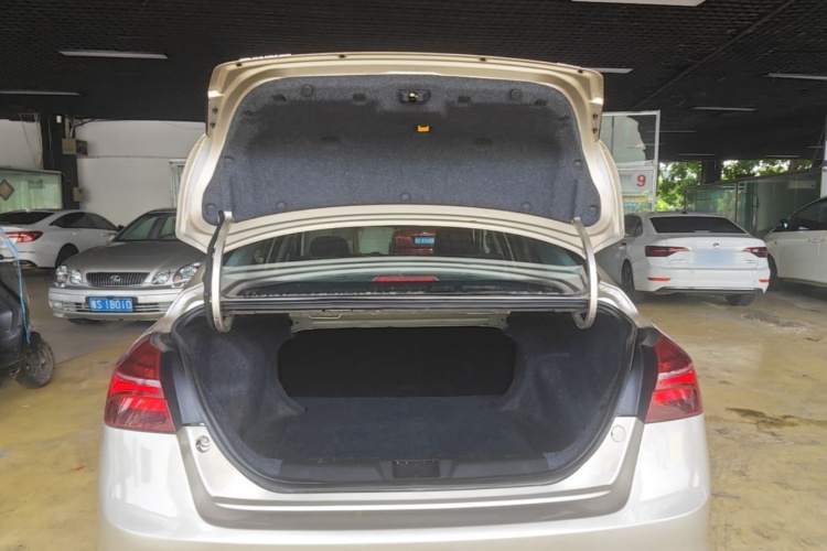 GEELY Emgrand 2019 car image #19